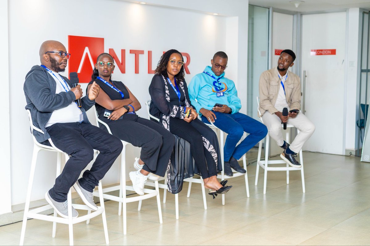 EverythiingData's tweet image. Postcards from the Everything Data AI Summit 2025. A big thank you to our partners, the speakers, cohort 4 graduates, and the entire community for making our 2nd year Anniversary a success! 💙🩵