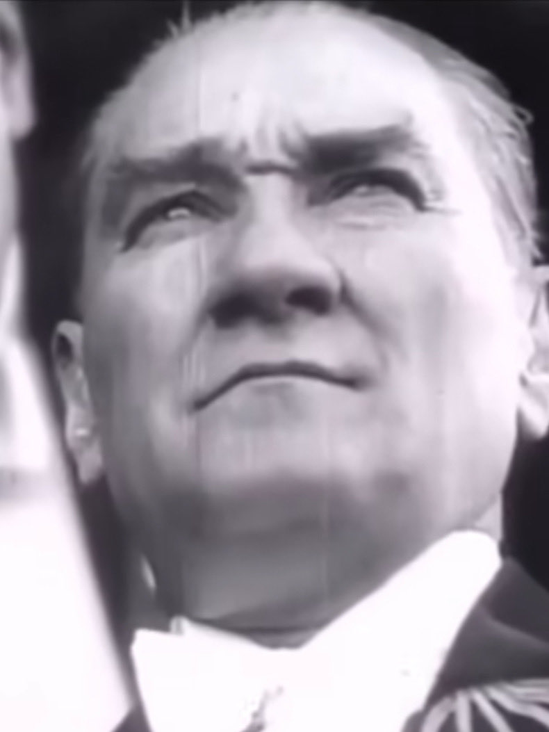 Bugün, 29 Ekim’de yalnızca bir devletin değil; bir milletin yeniden doğuşunu, özgürlüğe ve onura olan inancını kutluyoruz.
Bir asır önce, yıkıntılar arasından “Egemenlik kayıtsız şartsız milletindir” diyerek ayağa kalkan bir ulusun çocuklarıyız biz.

Cumhuriyet; sadece bir