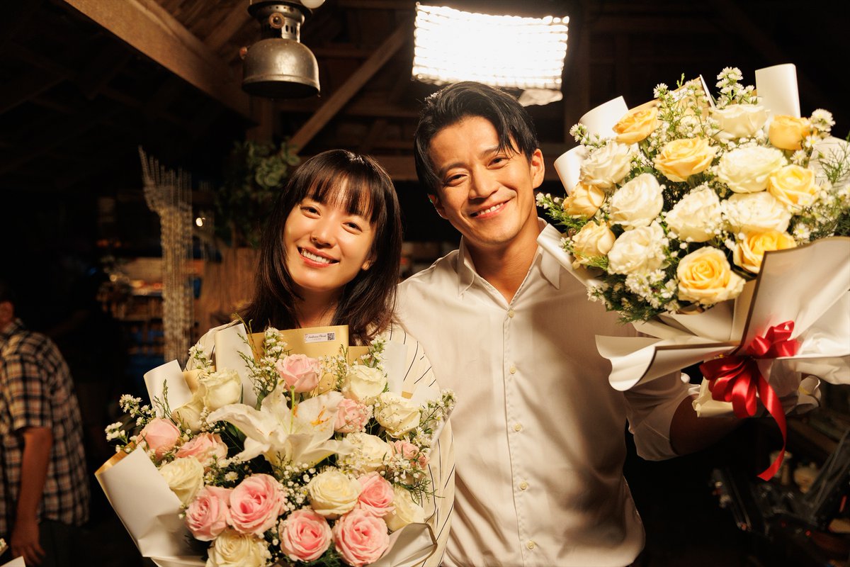 oricon's tweet photo. 小栗旬×ハン・ヒョジュ『匿名の恋人たち』
世界31の国・地域でTOP10入り❗️

赤西仁、中村ゆりら
初公開オフショット9点公開📸
https://t.co/qPD6WXZ7Cy

#匿名の恋人たち #RomanticsAnonymous https://t.co/J6aASZIGdE