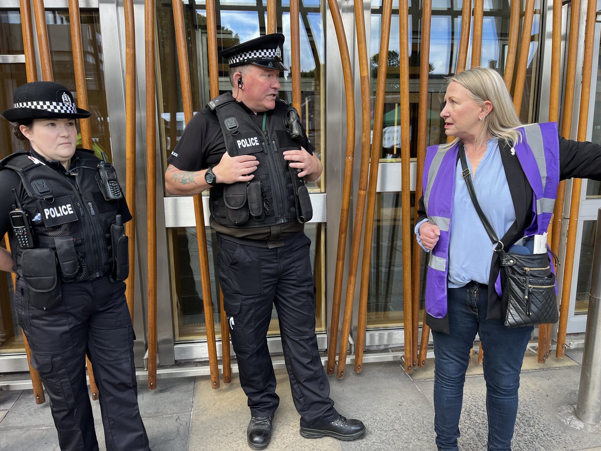 Iain Masterton (@iain_masterton) on Twitter photo So let's rewind to 4 September 2025. One hour before the start of the FWS demo, I approached 2 police officers on duty and attempted a conversation.. I provided a brief history lesson on the carnage that <a href="/PoliceScotland/">Police Scotland</a>  allowed at ALL previous women's rallies - mainly their So let's rewind to 4 September 2025. One hour before the start of the FWS demo, I approached 2 police officers on duty and attempted a conversation.. I provided a brief history lesson on the carnage that <a href="/PoliceScotland/">Police Scotland</a>  allowed at ALL previous women's rallies - mainly their