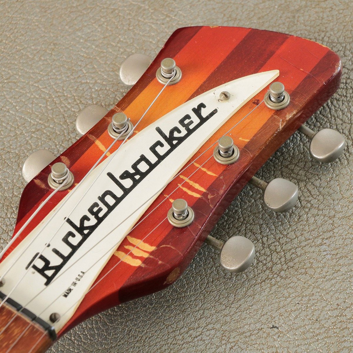 ishibashichamz's tweet image. 【中古】RICKENBACKER / 340 Fireglo 1966

シャープなボディ形状が非常に特徴的なRickenbacker 330の3ピックアップバージョンとも言える1966年製Rickenbacker 340！

珍しい仕様でございますので是非この機会にご検討くださいませ！
＃Rickenbacker

↓商品ページはコチラ！
x.gd/rZBzT