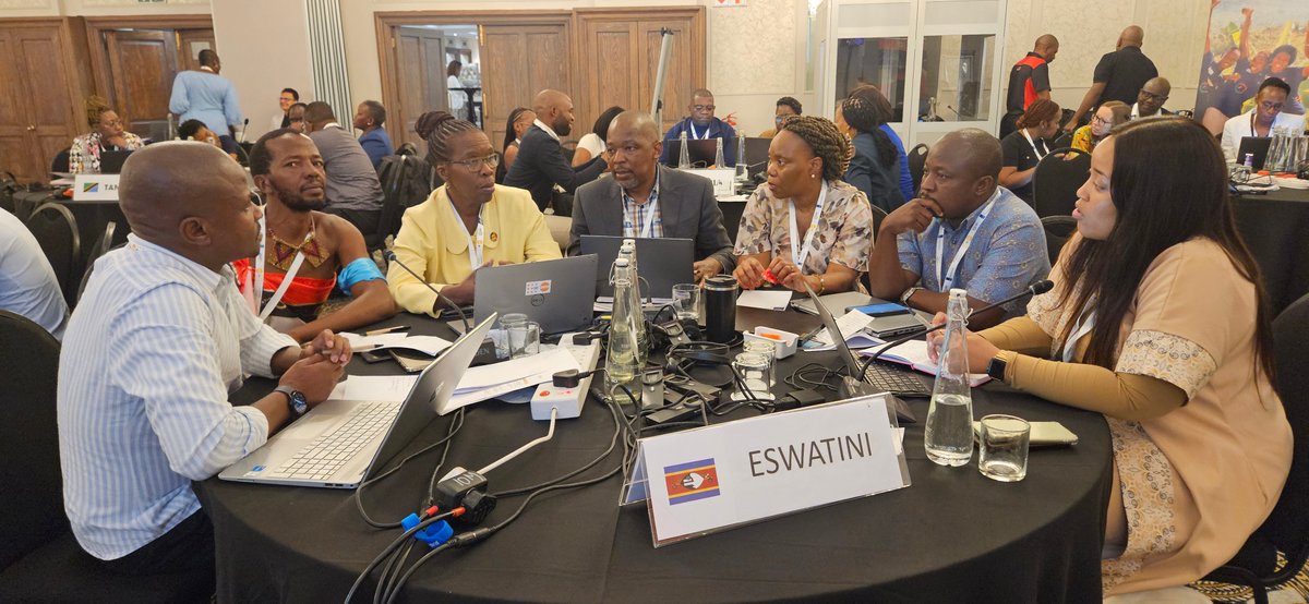 UNFPA_SYP's tweet photo. Important week for youth development! The @UNFPA_ESARO SYP annual coordination meeting is underway in Johannesburg 🇿🇦
We're reviewing 2025 progress and solidifying 2026 work plans. Identifying #sustainability strategies for #youthprogrammes in East and Southern Africa. https://t.co/cIPvPnlbiX