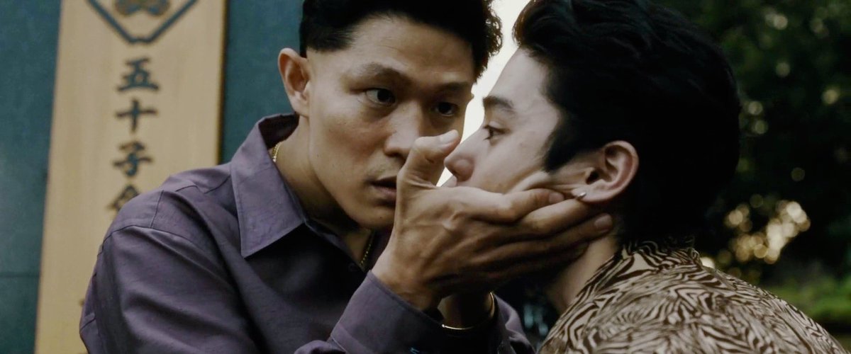 nizirainbows's tweet image. what a neat foreshadowing 👁️👁️🤌
and this happened during their first meeting too 

#孤狼の血LEVEL2