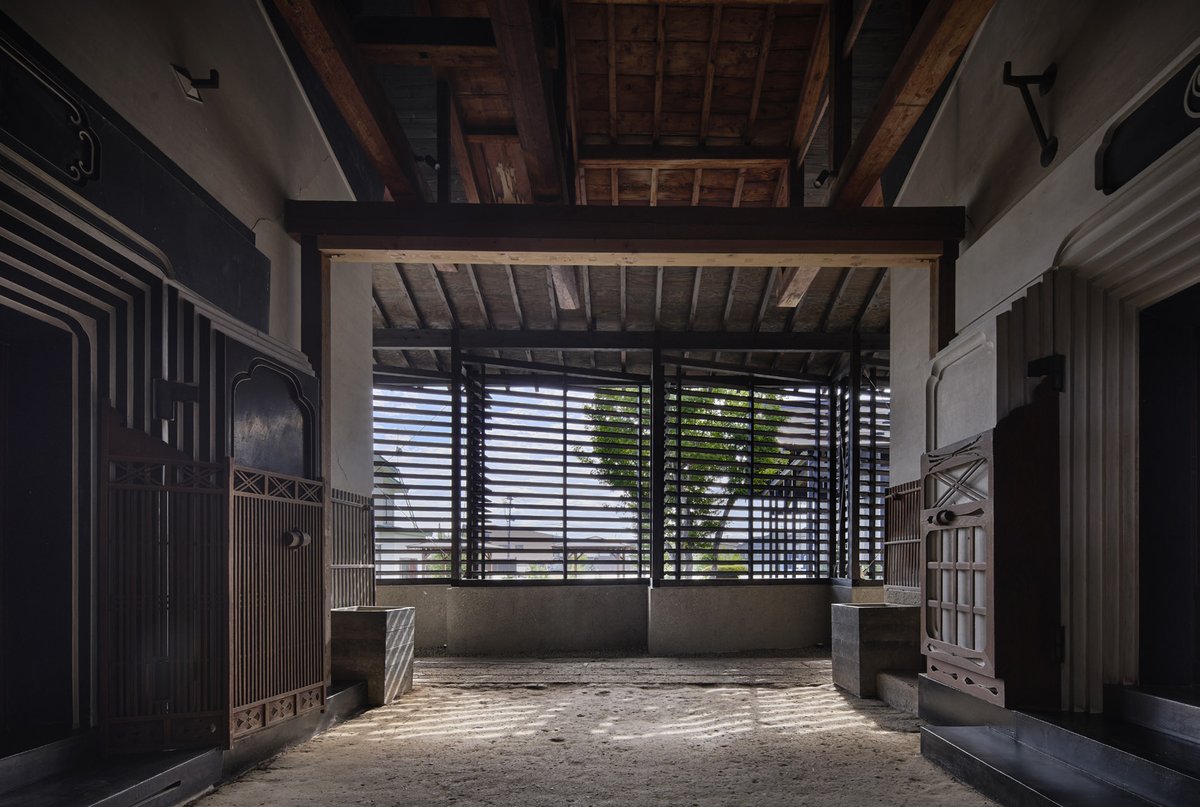 盆宿U
工藤浩平建築設計事務所
撮影　楠瀬友将

『新建築』2025年11月号　
▽掲載作品の一覧はこちらから
post-architecture-books.com/collections/sk…