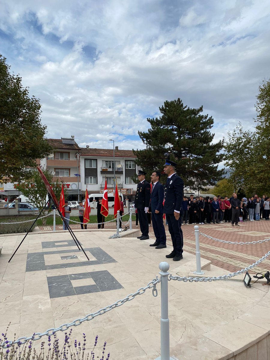 29 Ekim Cumhuriyet Bayramımız Kutlu Olsun. 🇹🇷 

Bizlere Türkiye Cumhuriyeti’ni armağan eden Başkomutanımız, Cumhuriyetimizin Kurucusu Gazi Mustafa Kemal Atatürk başta olmak üzere Millî Mücadele kahramanlarımızı rahmet, minnet ve şükranla anıyoruz. 🇹🇷🇹🇷