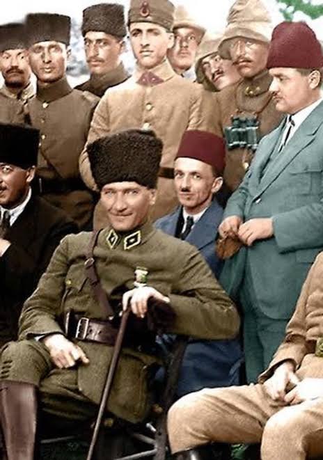 Türk'ün son yuvası, Türk'ün önderi ve onu takip edenler ile hep ayakta. #Cumhuriyet