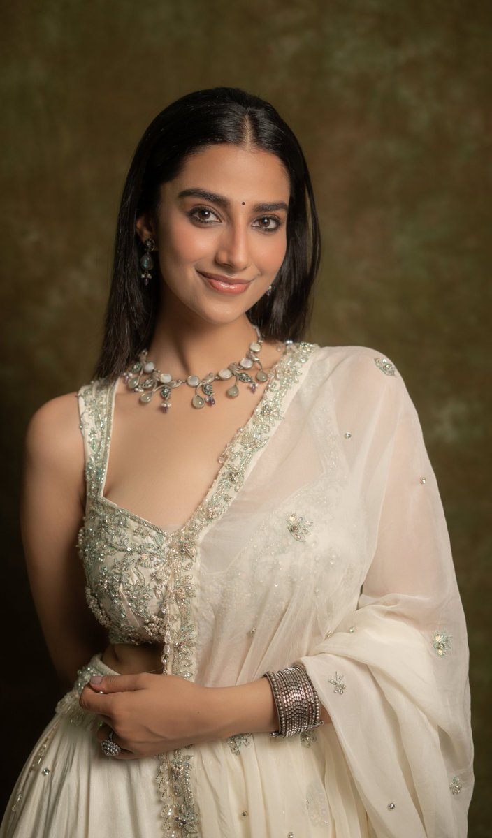 anjanasammu's tweet image. Good afternoon dears ❤😍🫶🏻
Have a gud lunch ❤ #MeenakshiChaudhary