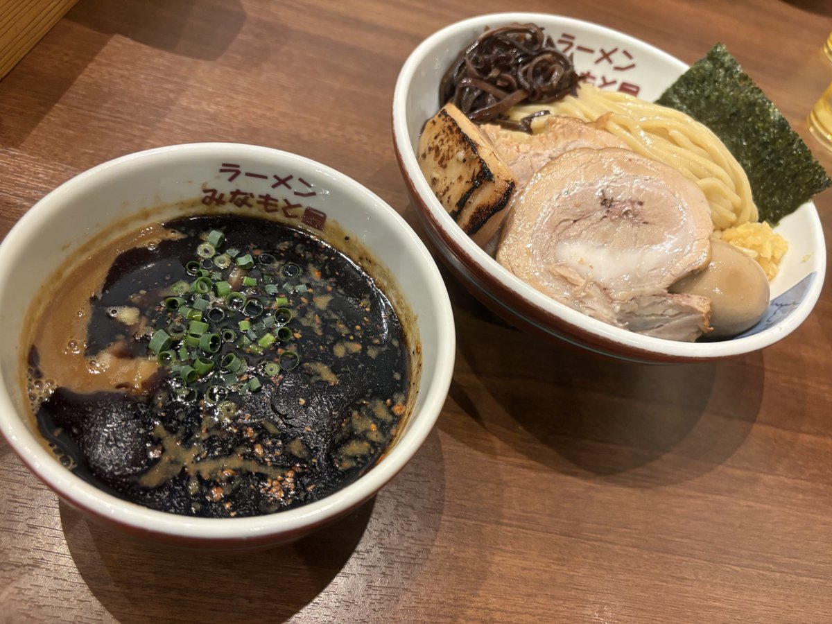 ripusen_'s tweet photo. 食べ納め行ってきた！！！！最後はみなもと限定！！！肉増ししか見えてなかったけど味たまと鶏チャーシュー食べたくて。400ペロリ完飲完食。本当に最高に美味しい限定麺でした。定番化待ってます。ご馳走様でした！ https://t.co/tgC3lTtlC5