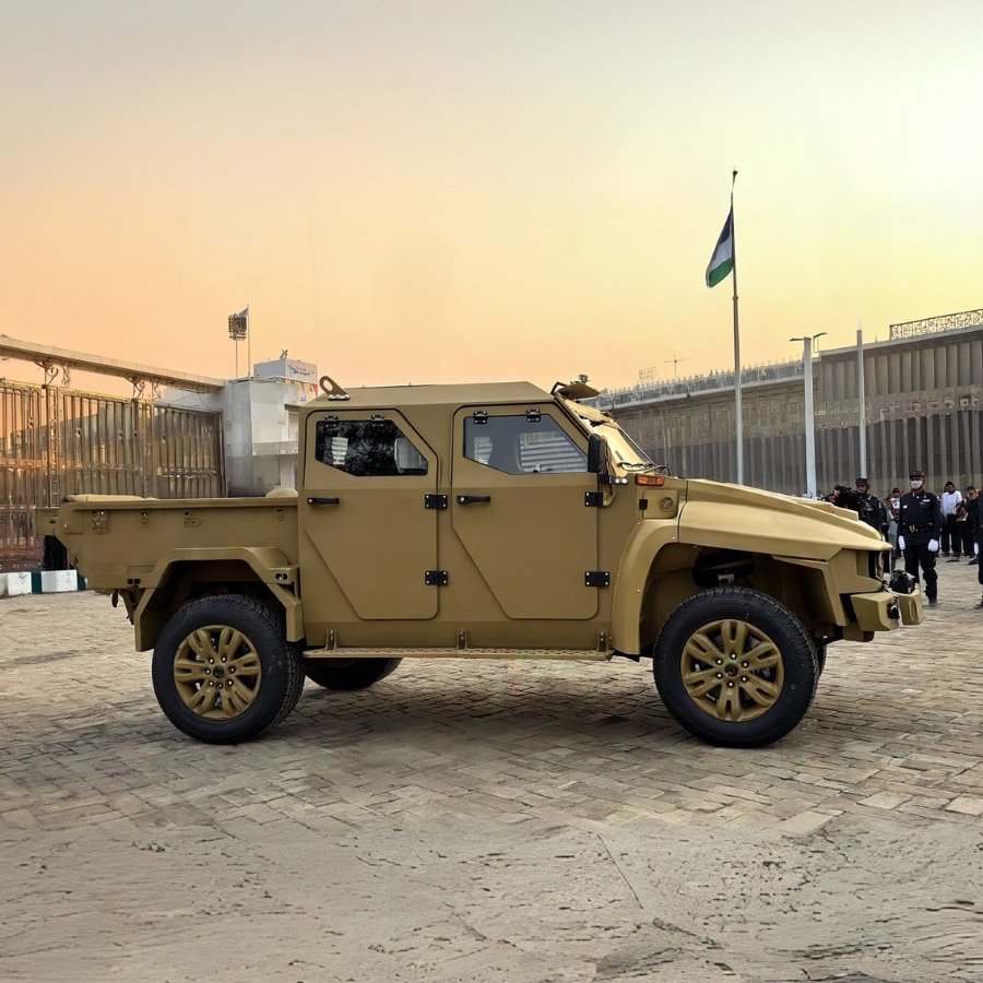 TheDCIndia's tweet image. 🛞 Pravaig has unveiled a near‑production‑ready “VEER” all‑terrain stealth vehicle, an electric tactical ATV engineered for forward patrol, ISR, and special operations with low acoustic/thermal signatures and rapid field‑repairability. The VEER features dual electric motors rated…