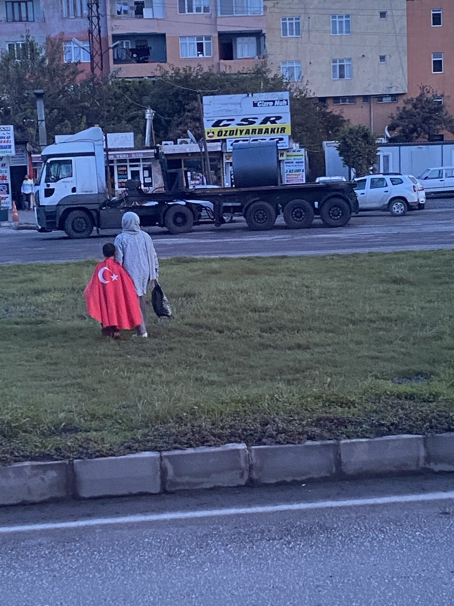 Cumhuriyet sensin çocuk.
#29Ekim