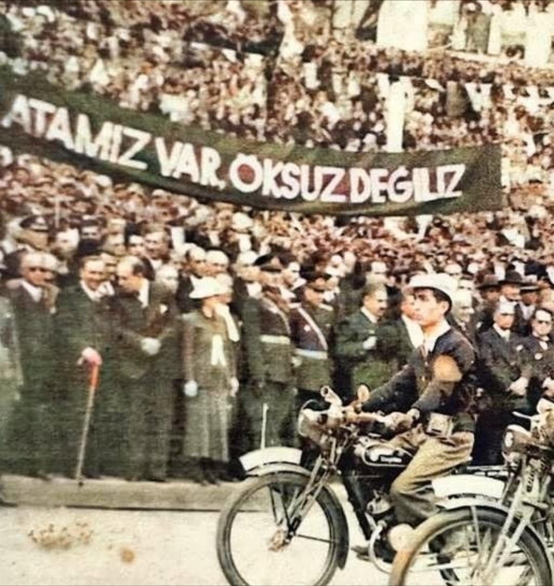 "Atamız var öksüz değiliz"