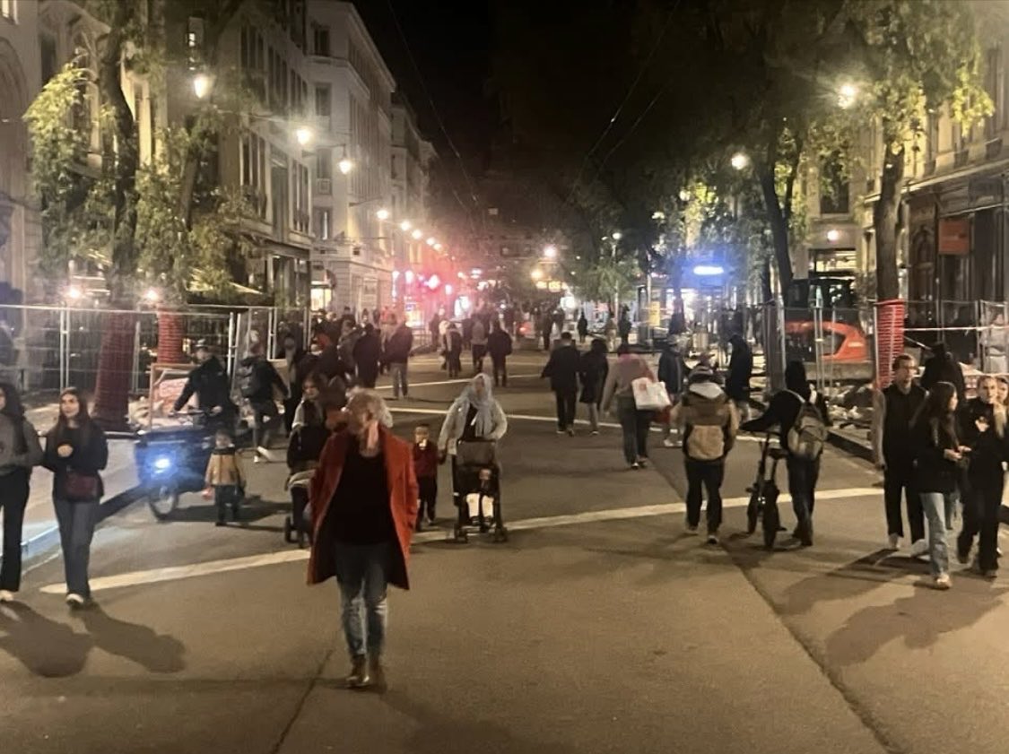 ecoloslyon2e's tweet image. Rue de la Ré un mardi soir à 19h.
Remettre les 900+ bus/ jour, c’est du bon sens ?