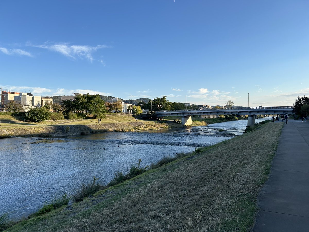 atelierLIB's tweet image. 銀木犀かな？爽やかで甘い秋の匂いが川風に乗ってくる