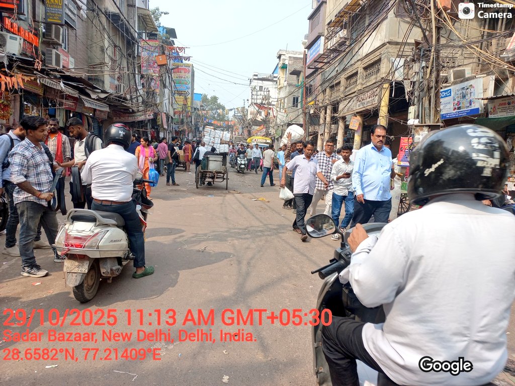 Anuj_84_Gupta's tweet image. #Sadar_Bazar_Haal_Behaal
#Police_MCD_Malamaal🤑🤑

मेरा थाना सदर बाजार की #ACP_मैडम @vidushikaushik_ जी और #बीट_No_1_और_2 के बीट स्टाफ से प्रश्न है कि 
आज ना कोई तैनाती की गई और ना ही बीट स्टाफ चौकीदार की तरह पूरे समय अपने और काम छोड़ कर अतिक्रमण हटाने में लगा हुआ है  फिर भी आज…