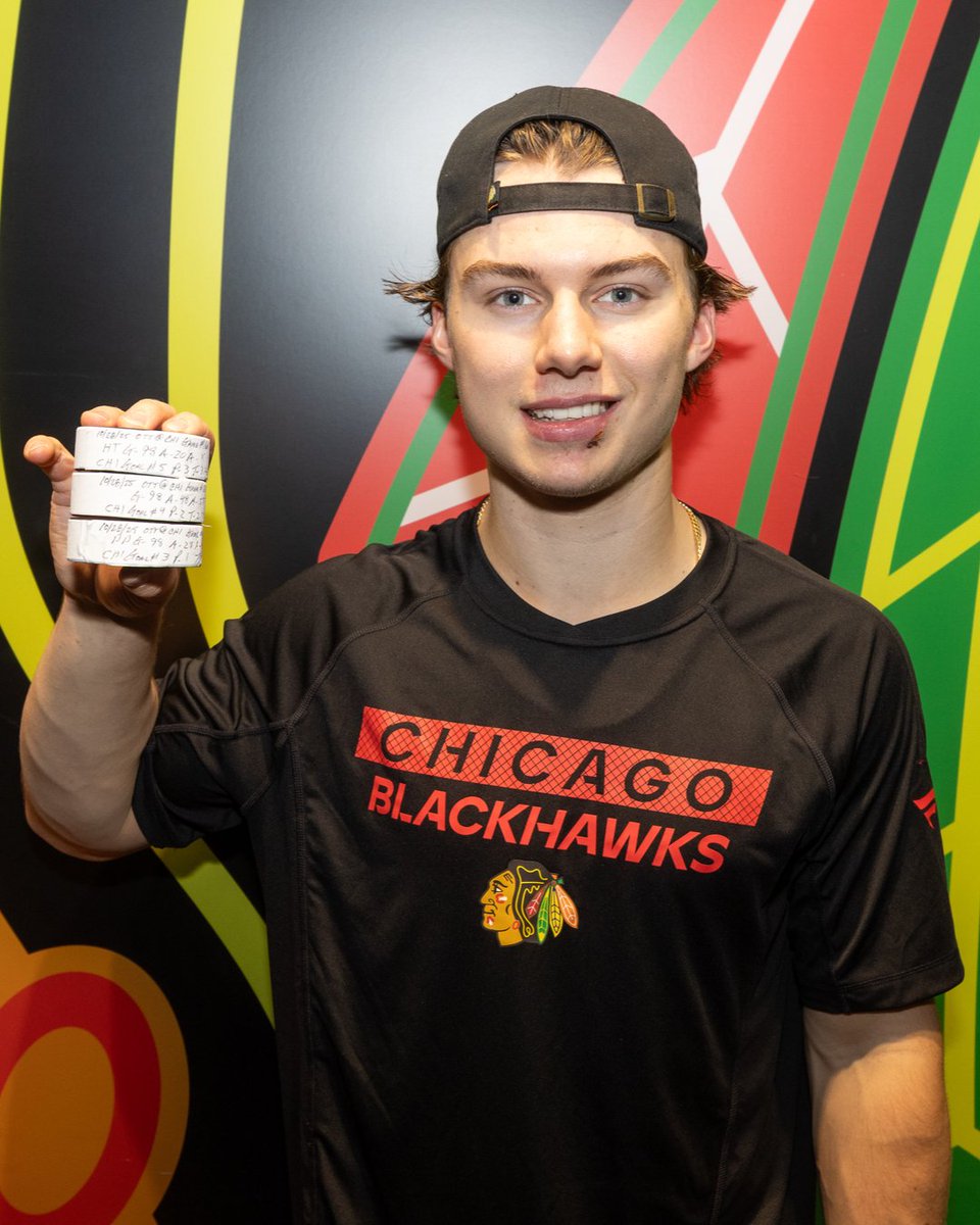NHL's tweet photo. Have yourself a night, Bedsy 😁 

(📸: @NHLBlackhawks) https://t.co/wDXDKlrSkl