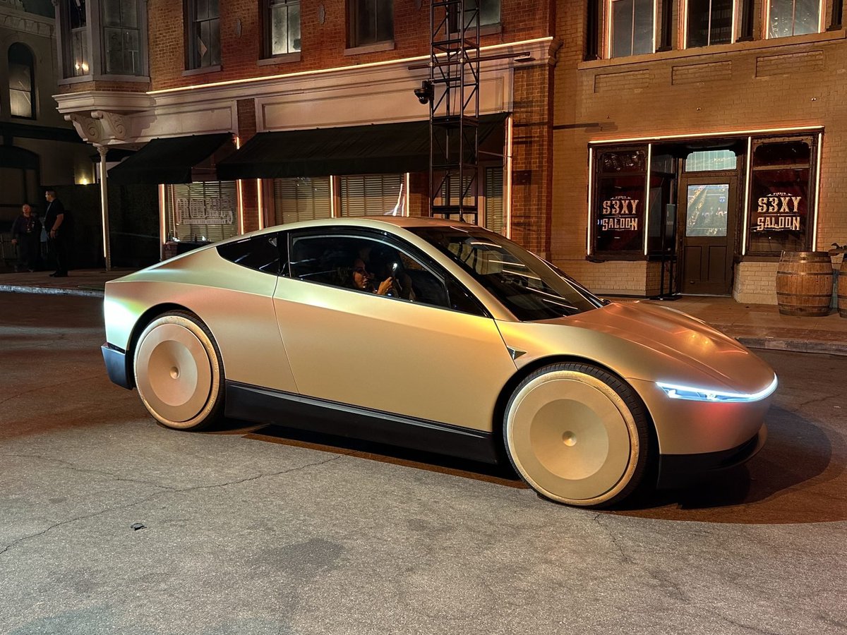Alpha_Bronze's tweet image. Tesla planning to launch the Cybercab in the second quarter of next year! It is designed to be fully autonomous! $TSLA #EVs #AutonomousVehicles #Cybercab
bit.ly/4oDsIp1