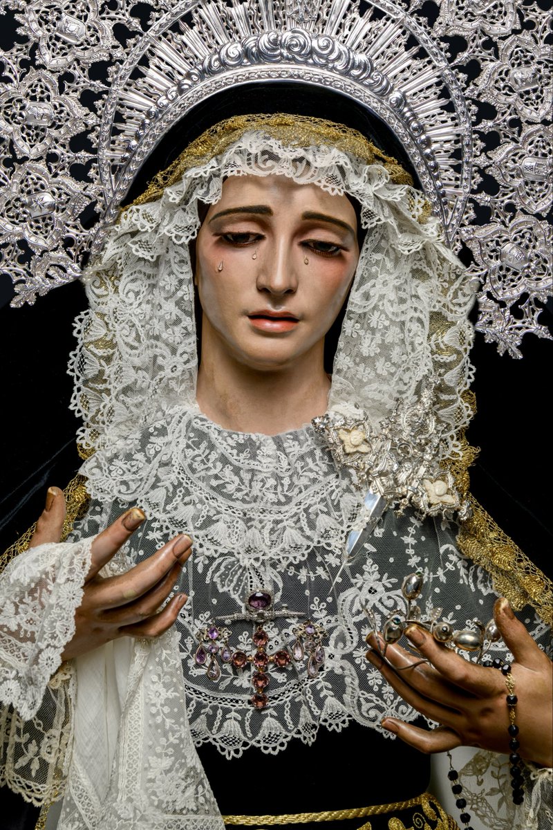 GALERÍA | María Santísima de la Paz ya se encuentra ataviada de luto para la Conmemoración de los Fieles Difuntos.

📷: <a href="/davidariaspozo/">David Arias</a>