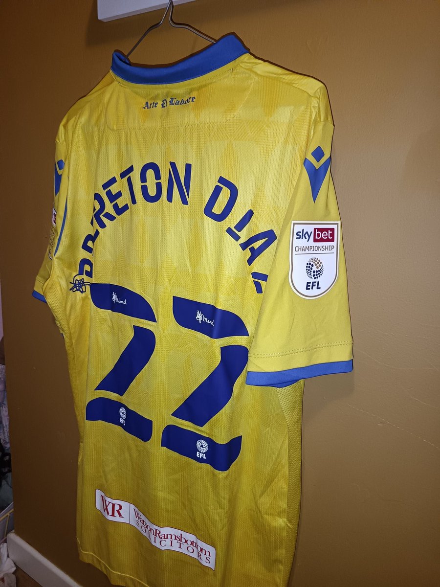 keeperswardrobe's tweet photo. Shirt of the Week #3 💛
From Stoke to Santiago – the Brereton Díaz origin story.

#TheKeepersWardrobe #FootballCulture #RetroKits #FootballShirts #Championship #EFL #ProperFootball https://t.co/xooXLst8H5