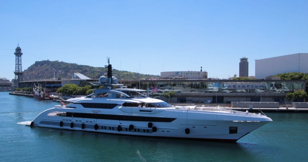 ¿Recuerdan el yate que pasó a manos de Adnan Ahmadzada? Pues cambió de nombre (De Galactica Supernova a Gaja) para evadir revisiones fiscales y con bandera de las Islas Marshall desde hace meses está alojado en...
Finjan sorpresa!! Barcelona!! Donde lleva anclado 42 días.