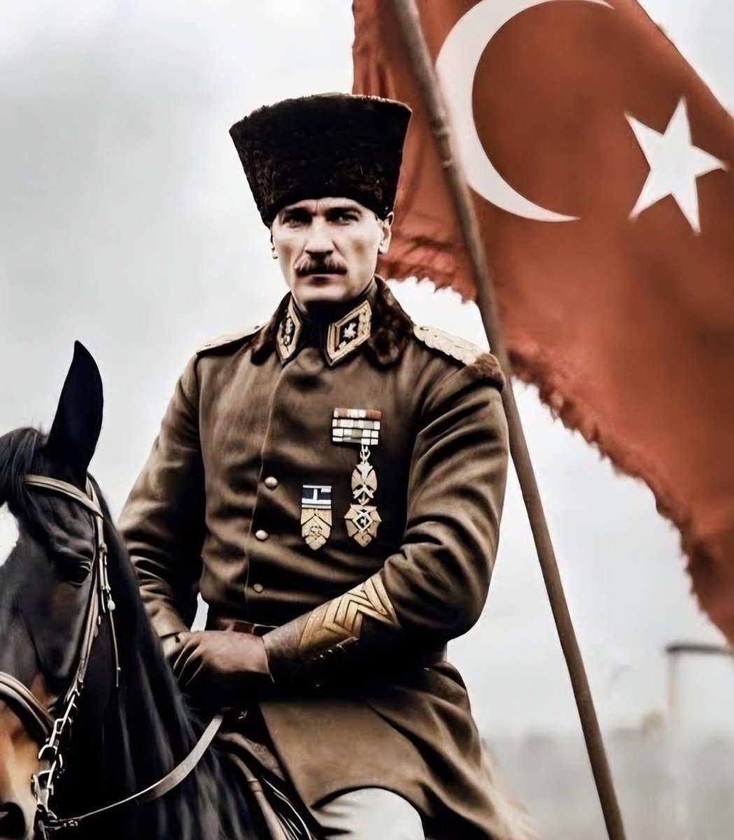 -Bir milletin istiklali, o milletin azim ve kararlılığıyla kurtarılabilir.
-Milletin bağımsızlığını, yine milletin azim ve kararı kurtaracaktır.
-Benim naçiz vücudum elbet bir gün toprak olacaktır; fakat Türkiye Cumhuriyeti ilelebet payidar kalacaktır.
Mustafa Kemal ATATÜRK