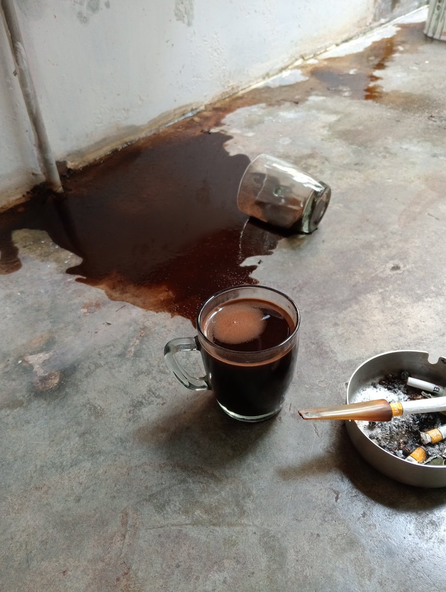 Tiwas ono sing purun.
Mendingan ngalah, 
Gawe meneh.
🤗☕☕

Selamat siang semuanya.
Sempatkan walau hanya sesruput.
☕🚬🙏