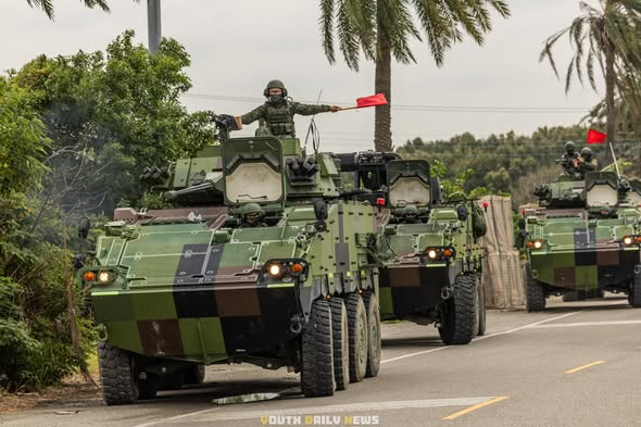 Military_idv_tw's tweet image. 最新消息！：#抗中保台  國軍新制「陸勝一號」實兵旅對抗操演，陸軍裝甲542旅 VS 機步234旅近日在彰化城鎮地帶展開激烈遭遇戰攻防！兩軍各以大批裝步戰鬥車及主戰車沿省道進行機動突擊、試圖包圍敵方
facebook.com/share/p/1MAdwN…
－
圖：台灣國防部