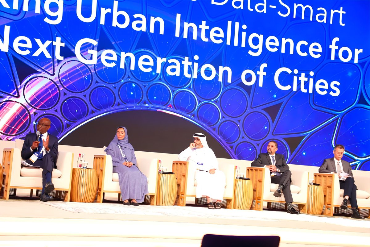 voiceofnigeria's tweet image. Nigeria’s FCT Minister, Nyesom Wike, has reaffirmed Abuja’s “Smart City Vision,” driven by key investments in urban mobility, sustainability, safety, digital governance and economic empowerment under President Tinubu’s Renewed Hope Agenda.

#Nigeria #Abuja #2025APCS #SmartCity