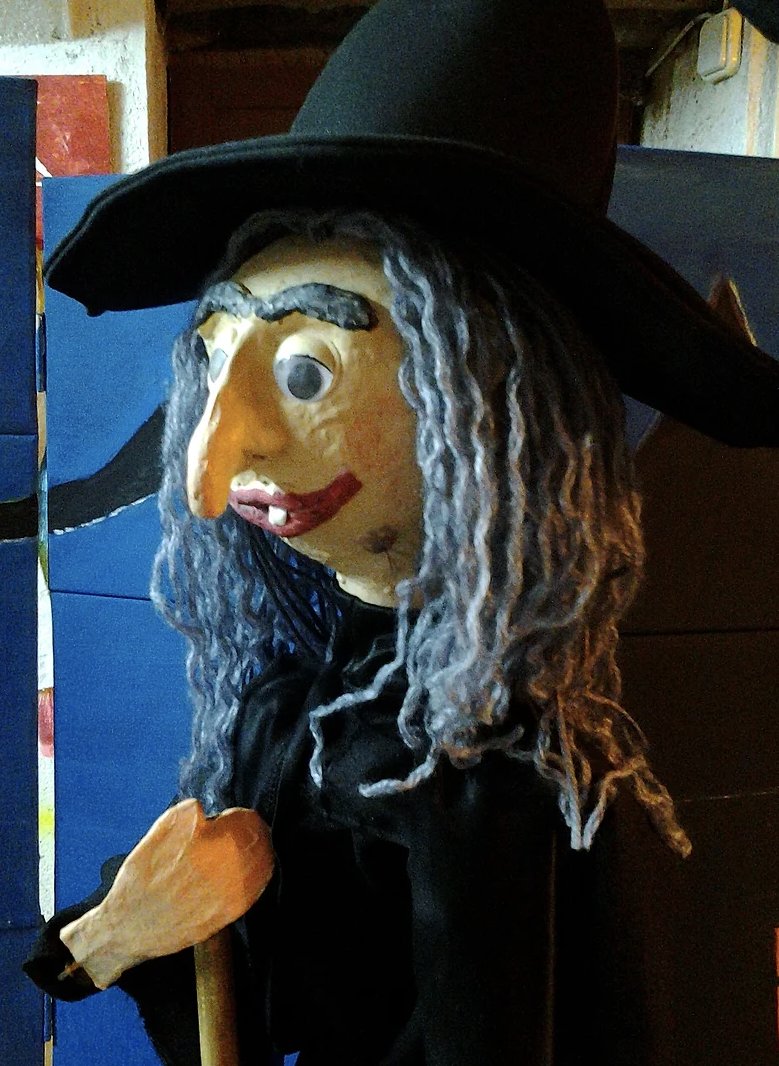 Teatre familiar LH tweet media