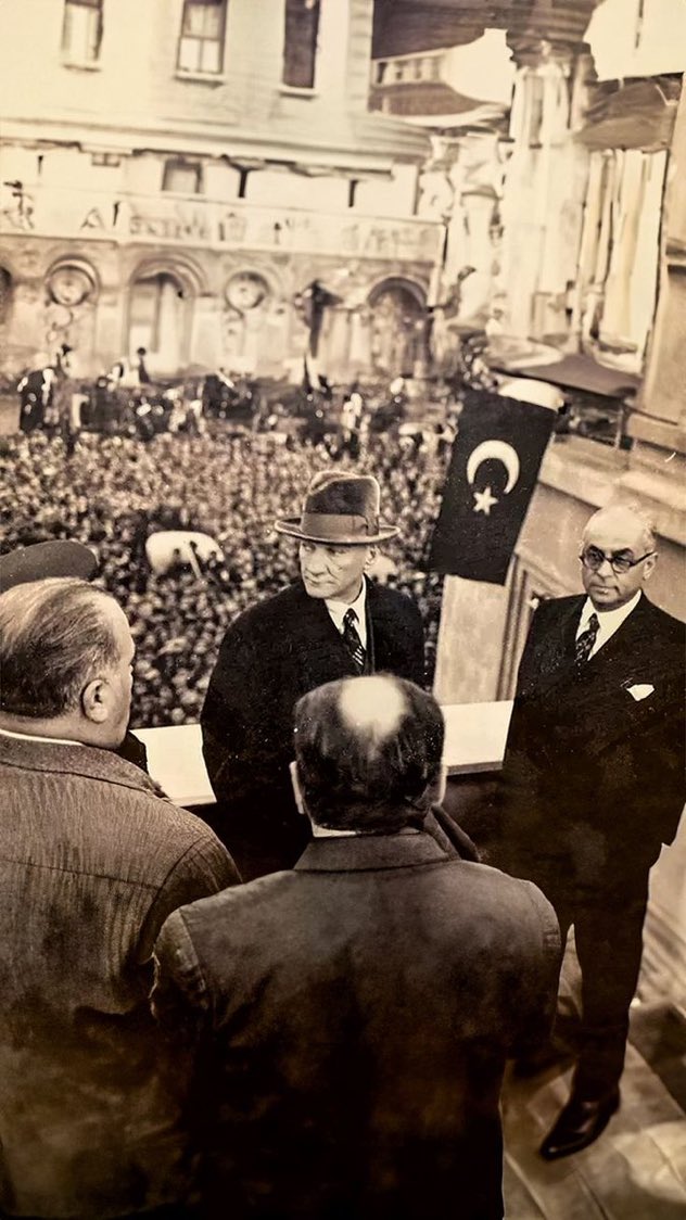daligevrek's tweet photo. Atasını tanımayan, it peşinde gezermiş 
Bu vesileyle Cumhuriyetimizin 102 yılı kutlu olsun,ilelebet Cumhuriyet sonsuza kadar Mustafa Kemal ATATÜRK. https://t.co/Dgp219obcp