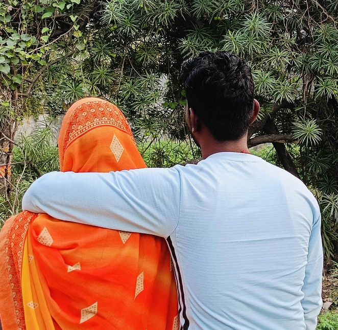 PSIIndia's tweet photo. In #UttarPradesh, #Mau District Administration is setting a noteworthy example by championing TCI India’s high-impact #MaleEngagement intervention. Recognizing that family planning is not just a woman’s responsibility, officials are actively engaging men through awareness drives and counseling sessions. These sustained efforts are helping to break long-held social taboos, encourage men’s participation in family planning decisions, and foster equality within households. Couples like Arvind and Geeta are leading this change, proving that when both partners share responsibility, families thrive. Read how Arvind stepped up to share family planning responsibility: https://t.co/dtVA9Ya5nz

@nhm_up  @BMGFIndia  @tciurbanhealth  @GatesJHU  @BMGFIndia  @BayerIndia  @HCL_Foundation  @cii4nr  @kenvue  @CIFFchild  @Genpact  @tatatrusts  @SBI_FOUNDATION  @educate_girls  @EliLillyandCo  #PSIIndia

#HealthSystemStrengthening #FamilyPlanning #MaleEngagement