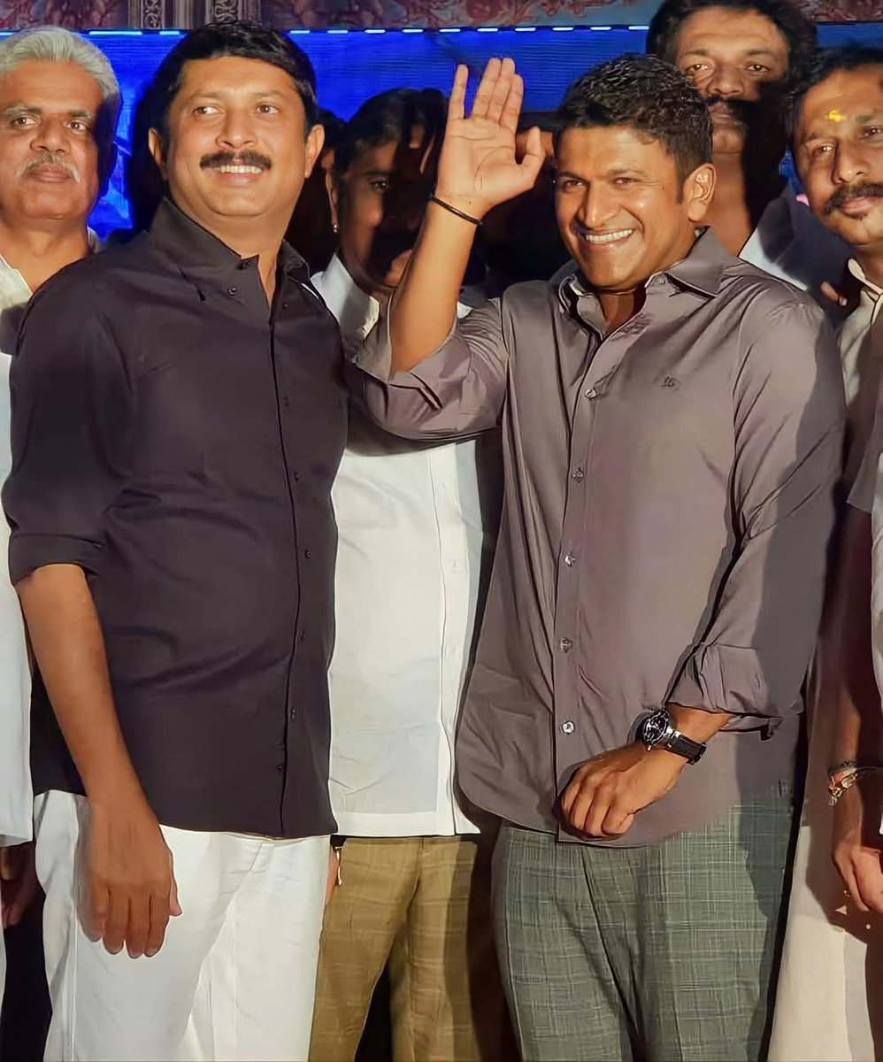byrathi_suresh's tweet photo. Heartfelt tributes to the beloved Power Star of Kannada cinema, Karnataka Ratna Dr. Puneeth Rajkumar — the people’s hero whose charm, compassion, and talent continue to live on in the hearts of millions. 🙏🏻

#PuneethRajkumar #Appu https://t.co/yEiOYWPGGp