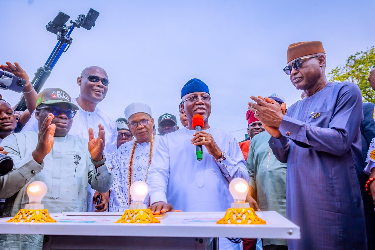 SheundamMedia's tweet photo. Multiple projects were commissioned at Okemesi Ekiti yesterday courtesy Governor Biodun Oyebanji.
The projects include the Itawure-Okemesi road,Okemesi general Hospital & the electrification project, which has brightened up the economic development of the town
#ForwardWithBAO https://t.co/SwDa3iM1P2