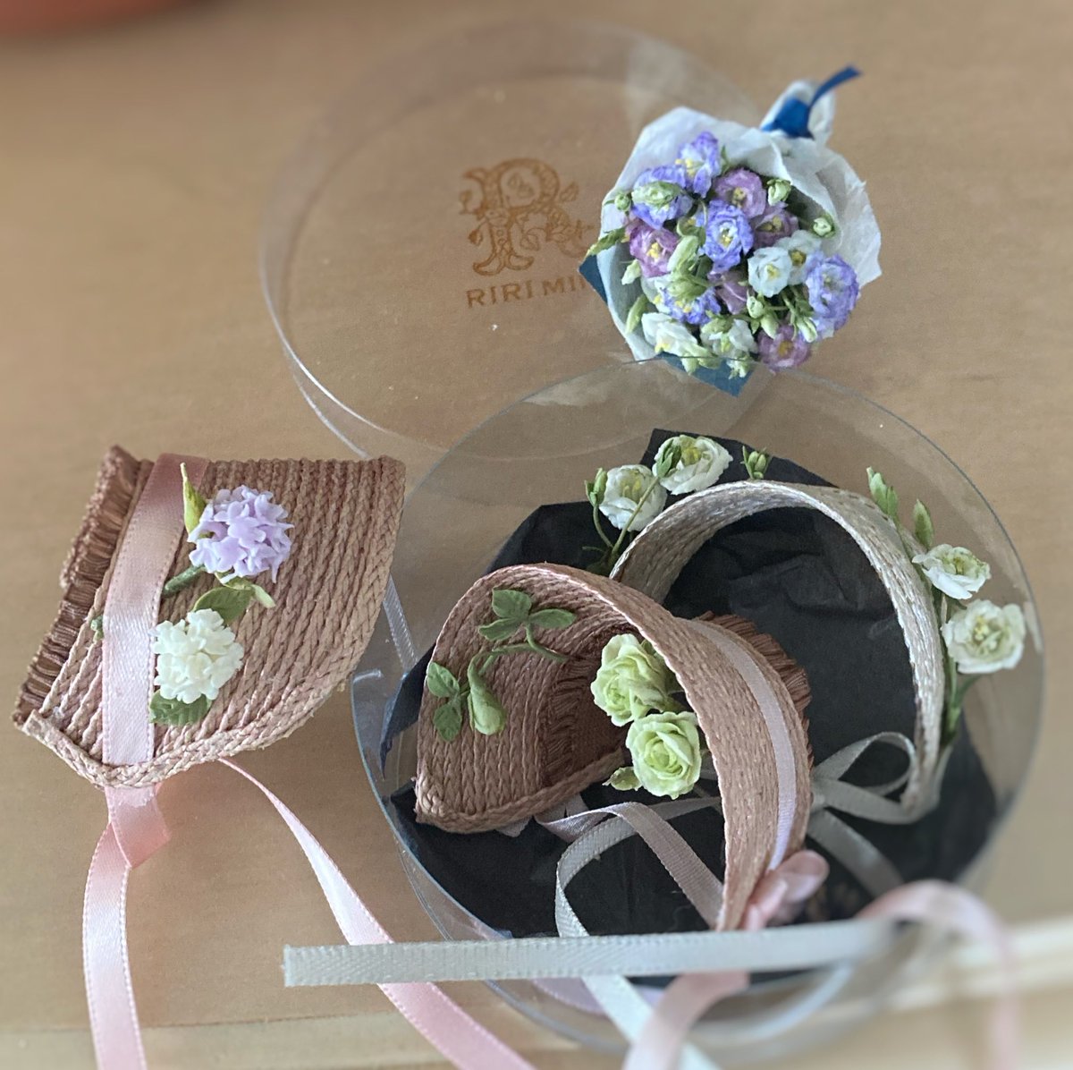 ★花のリボンワーク　帽子やボンネのオーナメント飾り　ドールのドレスパッチにも　手芸　カードおまけ付き 草原のお花摘みの少女スピンドールヘッドドレス