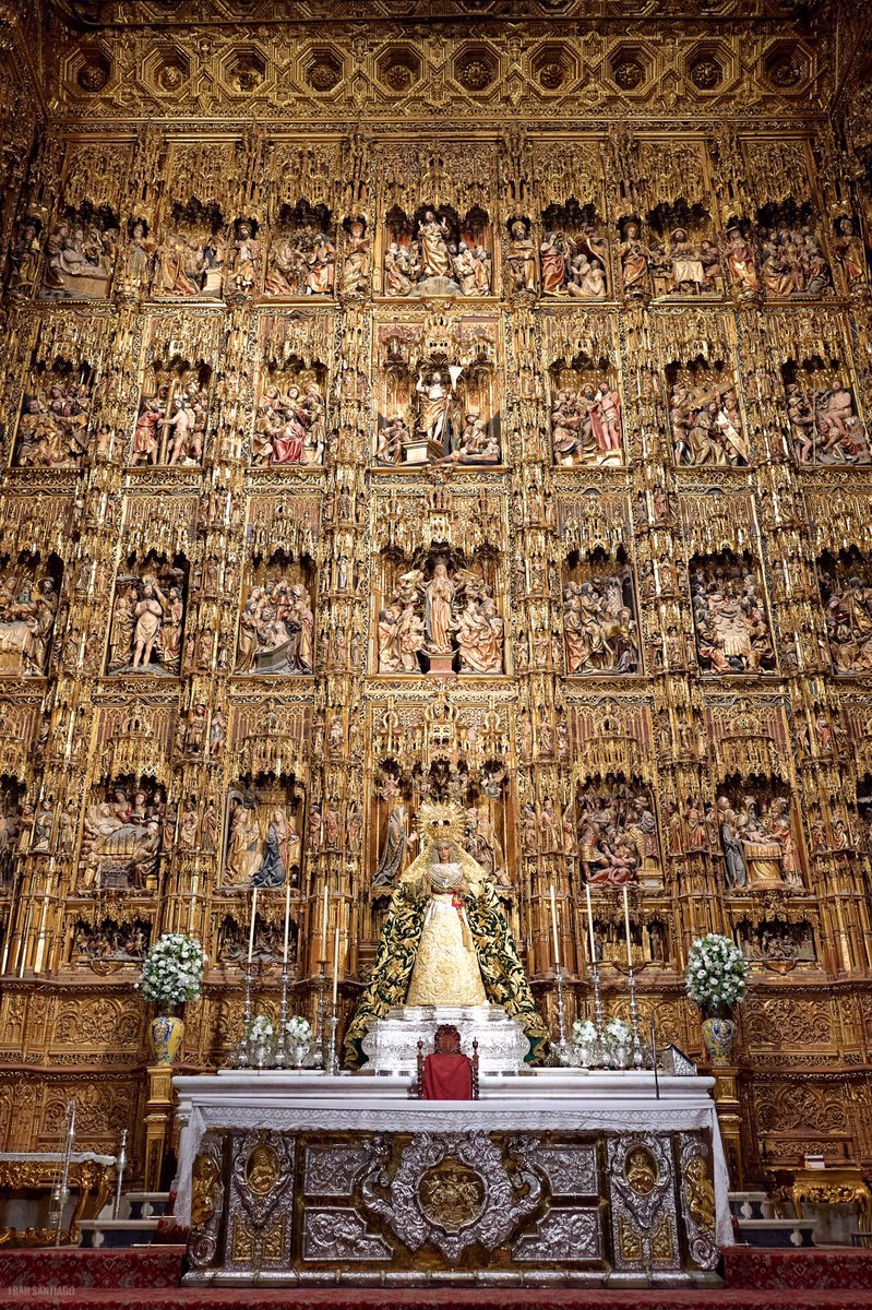 Amanece en el altar mayor la Virgen de la Esperanza.

#LaMisióndelaEsperanza