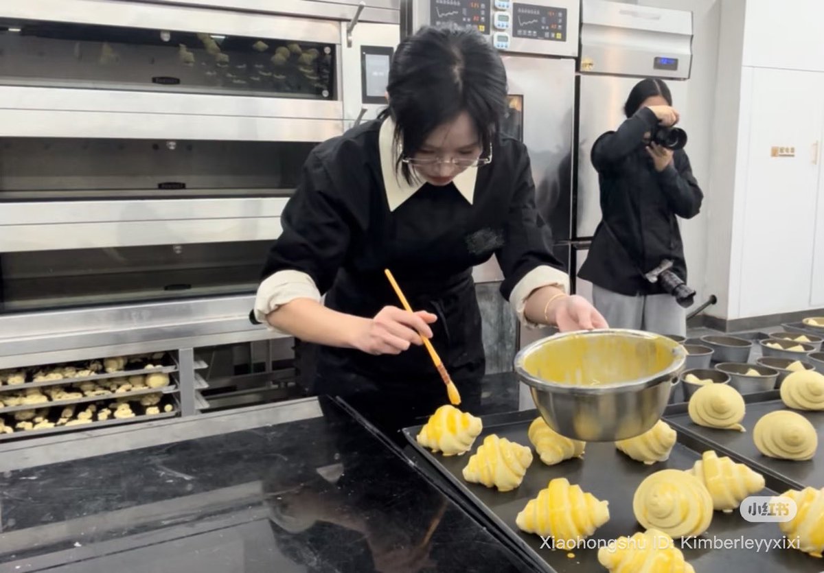 95x00's tweet photo. zhangxin’s 5000th side quest just dropped, she plans on opening a bakery and craft beer shop later https://t.co/sL4cJAhAfX