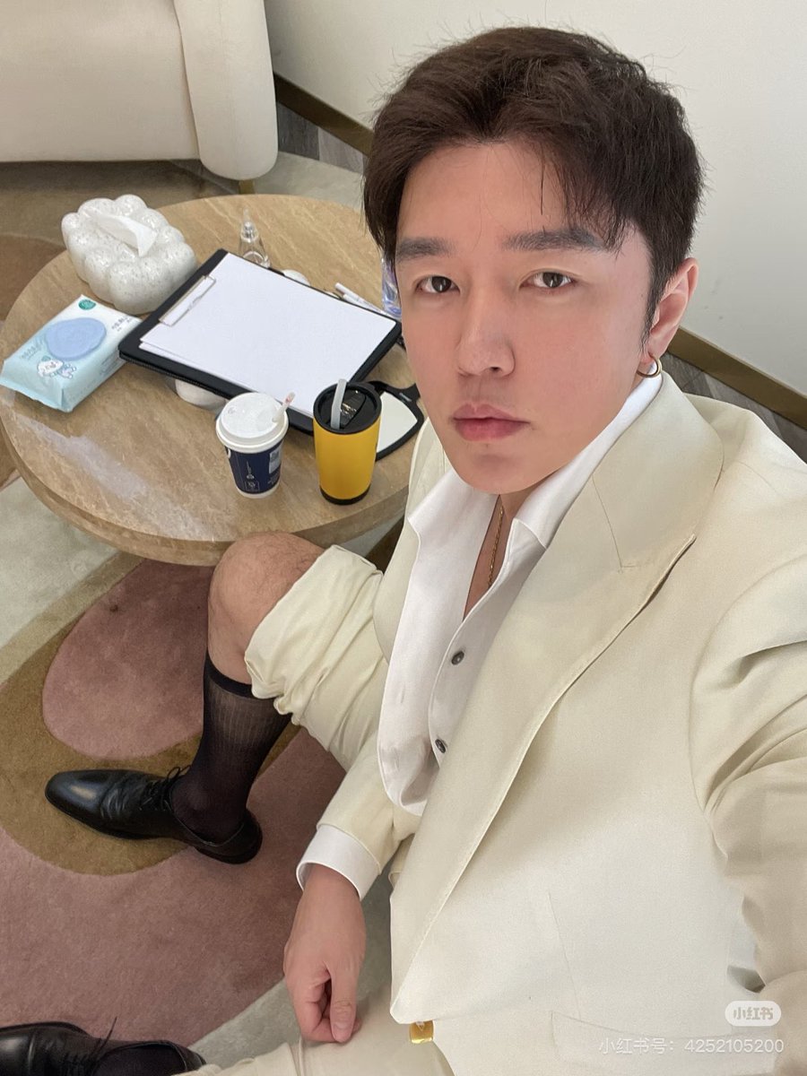 Sheer socks master
紳士絲襪社區「男紳襪空間」期待大家加入。The gentlemen’s sheer socks community, “Men’s Sheer Socks Space” welcomes everyone to join. mensheer.com