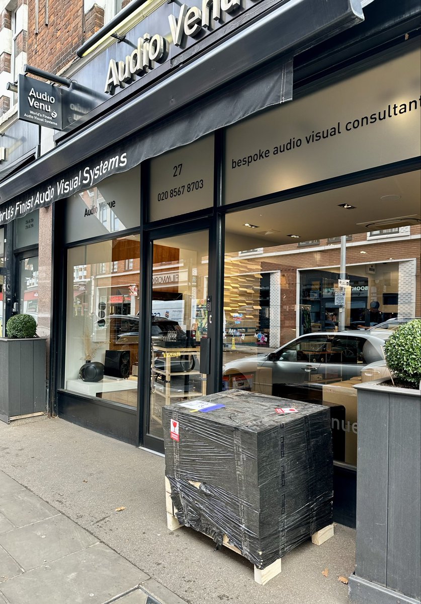 AudioVenue's tweet image. Yesterday’s question got answered correctly, lets see who guesses this one. Whats on the pallet ?

#audioshop #hifi #av ##ealing #maidenhead. #audiostore #audioshopping #luxuryaudio #audiosystems #soundadvice