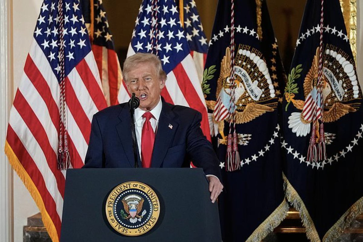 Oct 29: U.S. President Donald Trump criticized Fed Chair Jerome Powell for perceived rate cut delays. In his speech in South Korea, Trump called him "Jerome 'Too Late' Powell" and said, "We won't let the Fed raise rates over 3-year inflation fears." #Trump #FedPowell #Powell