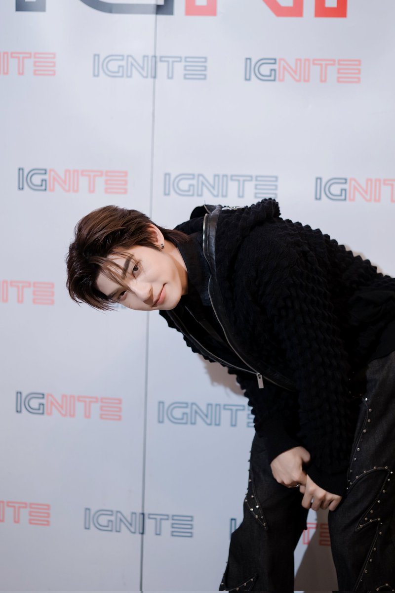 Ignitestore1's tweet photo. จ๊ะเอ๋~ 🐶 พี่ IGNITE พาจี๋จี๋มาทักทายทุกคนน๊า~
#IGNITEx2TEE #twnpich #2Tee #2TeeTrickOrTreat 🧡👻 https://t.co/6ZtrmMYQHP