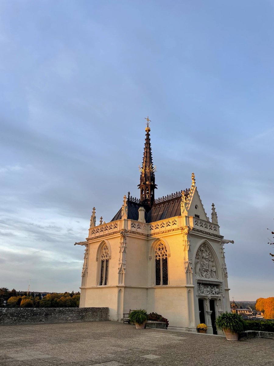 Château Royal d'Amboise (@chateauamboise) on Twitter photo De bas en haut... 💕La chapelle Saint-Hubert.
#Amboise #Touraine #ValdeLoire De bas en haut... 💕La chapelle Saint-Hubert.
#Amboise #Touraine #ValdeLoire