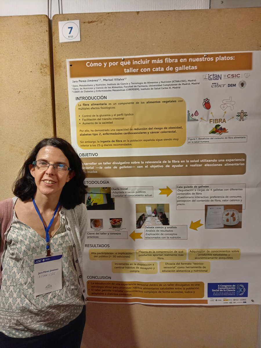 ICTAN's tweet photo. Jara Pérez, investigadora del @ICTAN , presenta en el #CCSC25 su taller de cata de galletas para estimular el consumo de fibra y que entendamos mejor qué comemos para que no nos engañen. El taller forma parte de la #ConexiónTrigo y podréis disfrutarlo en la #SCT2025 en el @ICTAN https://t.co/TCzMlrAXth