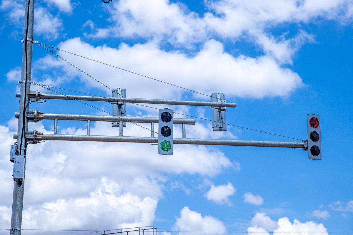 Traffic Advisory ! 

The traffic signals🚦at Sir Apollo Kaggwa Road junction and along John Babiiha Road at Mabua junction are currently off due to a technical fault. Our team is working to restore them as soon as possible. 

We urge all motorists to approach these points