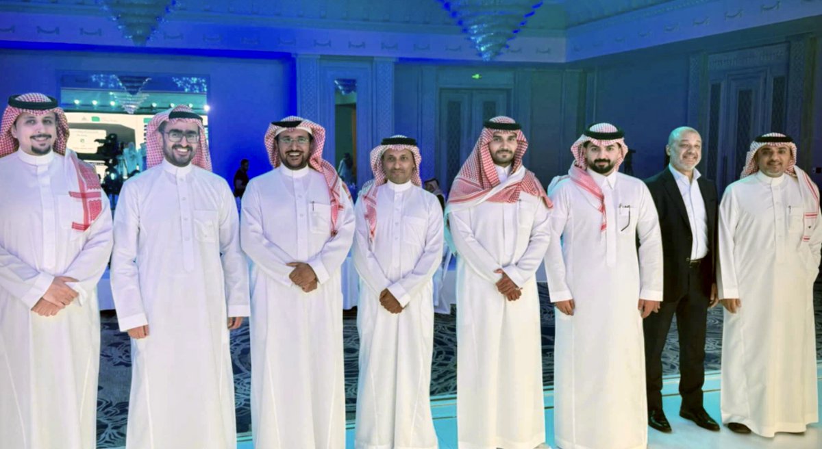 AlRiyadh's tweet photo. علي بن محمد العلي رئيس شركة "أشاد” يحسم احد أكبر صفقات المزادات في الشرقية عبر ترسية أراضي الذهب بقيمة 800 مليون ريال

https://t.co/NRvybnICh3
#جريدة_الرياض https://t.co/1s0tzmtlXe