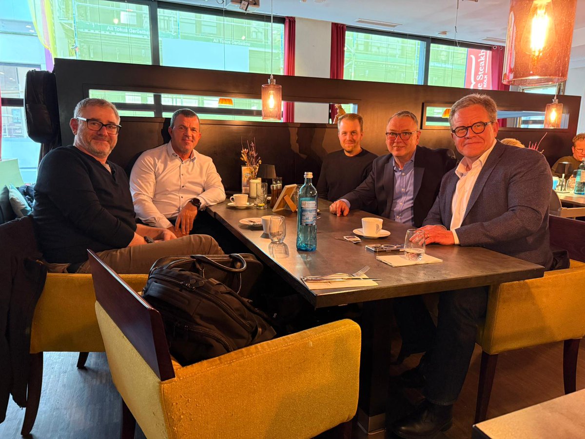 CubroNV's tweet image. Live Action with @BlueCatNetworks x Cubro

It’s always great when technology meets teamwork!

#Cubro #BlueCat #NetworkVisibility #Teamwork #Partnerships #Innovation