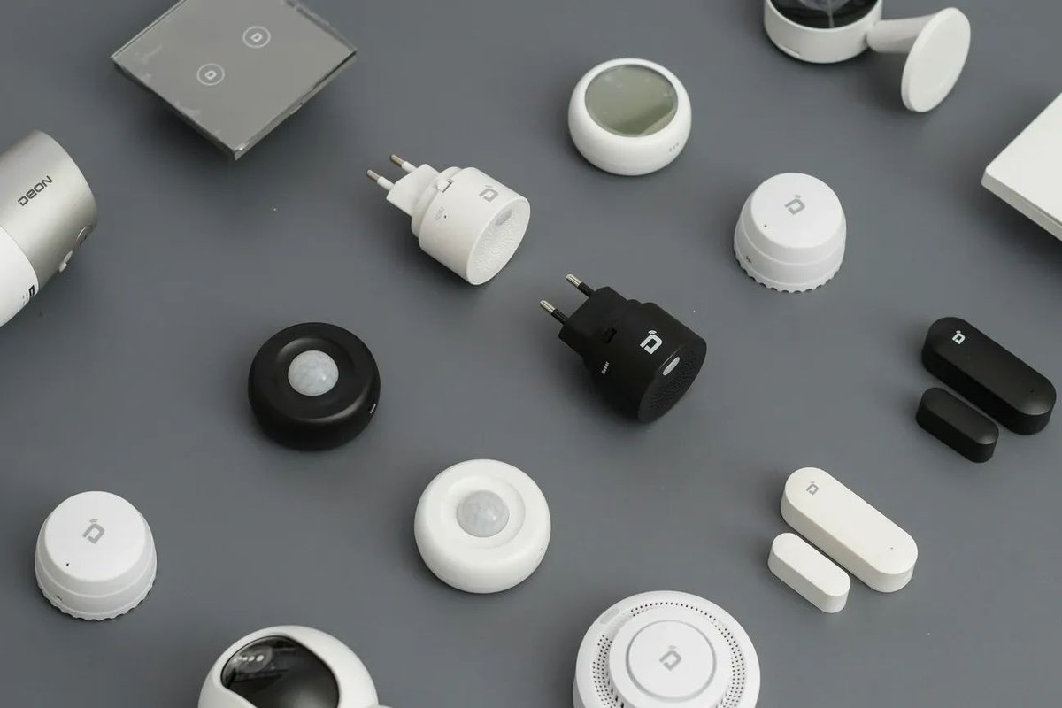 SmartHomeGuideB's tweet image. Explore top budget-friendly smart home devices under $100! Upgrade your home with affordable and innovative gadgets. Discover smart plugs, LED bulbs, and security cameras that don't break the bank. Dive into the full article here: smarthomeguide.blog/blog/2025/budg…  #BudgetFriendly