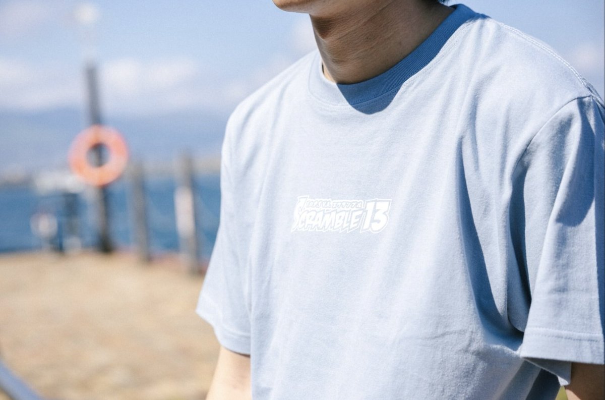 tops_inc's tweet photo. #SCRAMBLE13 Tシャツ
✏️カラー:アシッドブルー
✏️サイズ:M/L/XL
📸@takaakih_14
👕@lithium_tatz
(Lサイズ着用)
トップス通販でもお買い求めいただけます🧚💫
寒くなってきましたがライブではまだまだ半袖が活躍する季節!ビッツ最後のスクランブルTです💁
🛒▶︎https://t.co/bmoaMzku5a https://t.co/xI87hcyUeV