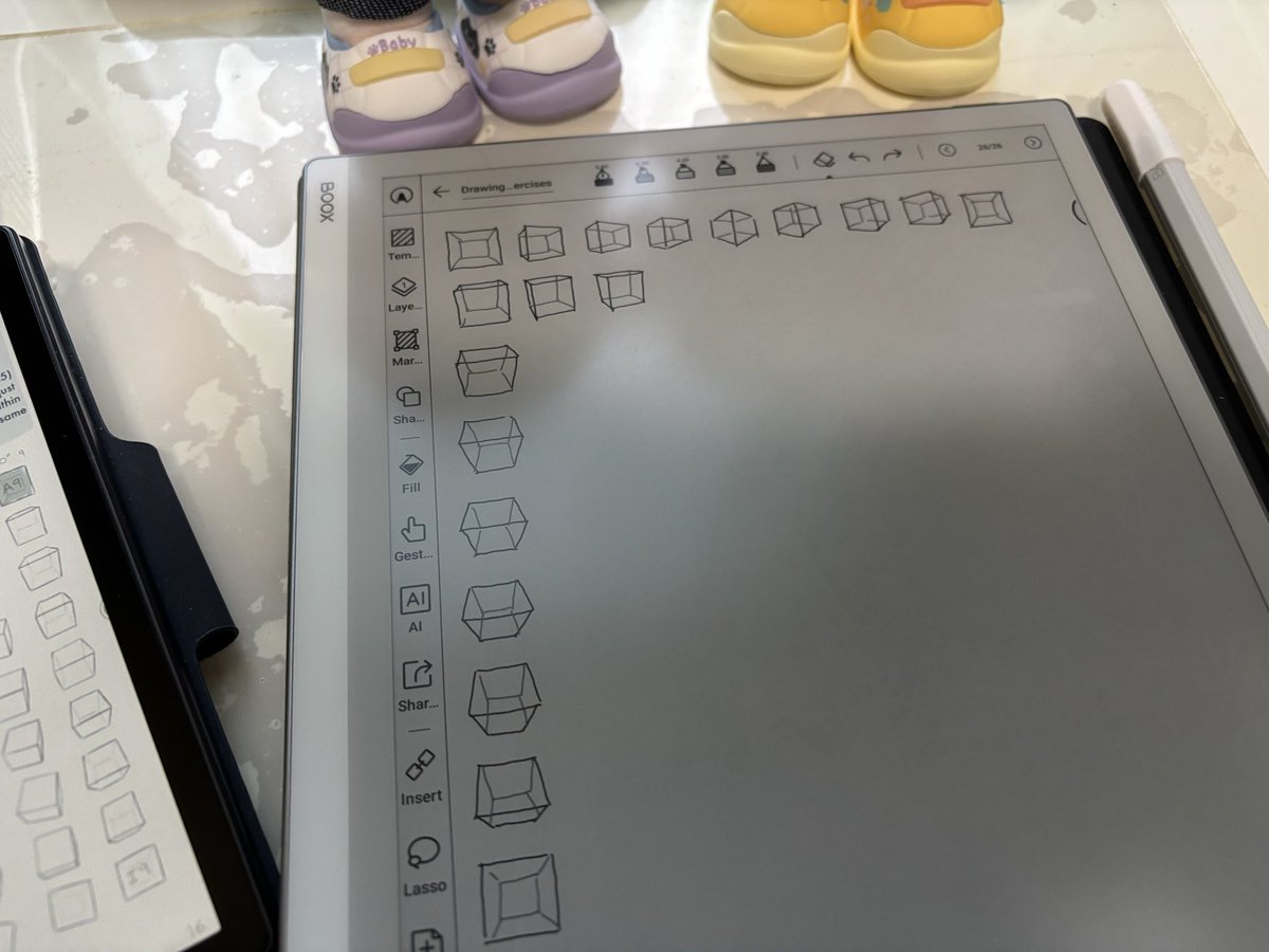 deepseabed's tweet image. brokendrawさんのpdfをさっそくダウンロードさせていただいた。ビデオよりエクササイズが増えてて箱のところでヒーヒーいって、ぬいさんに応援されてる。練習じゃなくて本番を優先しろって書いてあったよ。はは（乾いた笑い）。趣味絵も描いてはいるのよ。
#日々描く #drawing