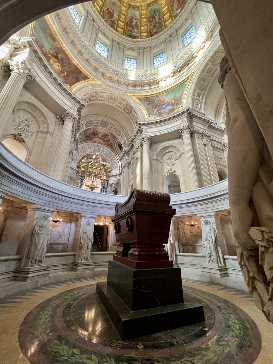 The stunning dome and Napoleon’s tomb reflect centuries of history and artistry 🏛️