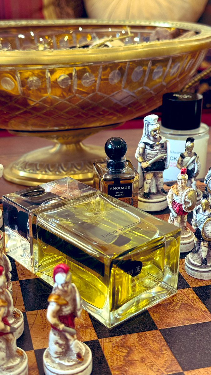 كتبت نص حوار عطري إلتقى فيه الشرق مع الغرب🔥
Amouage Orris Wakan X Dior Homme Original 👌🏻مكس سحري فاخر 
#SOTD 
#roadglide_007