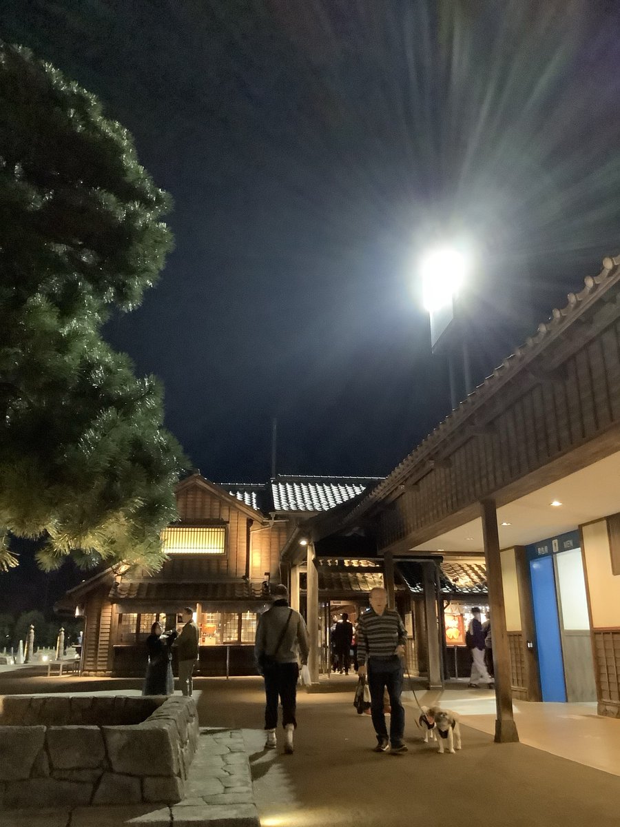 shadow_nori's tweet photo. 紅葉を見に福島へ
つちゆからはせ川、裏磐梯へ
レークラインは時間がなかったのでまたの機会に
今帰りの東北道で事故渋滞を抜けて羽生で休憩( ´∀｀) https://t.co/dvICRABRAX